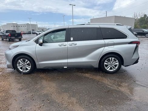Used 2025 Toyota Sienna Limited AWD/4WD image 2