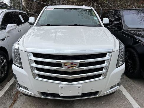 Used 2020 Cadillac Escalade Luxury AWD/4WD image 3