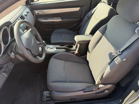 Used 2010 Chrysler Sebring Touring FWD image 11