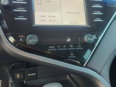 Used 2018 Toyota Camry XLE FWD image 19