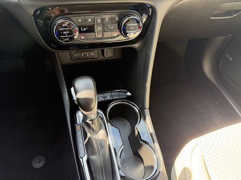 Used 2022 Buick Encore GX Essence w/ Advanced Technology Package FWD image 11