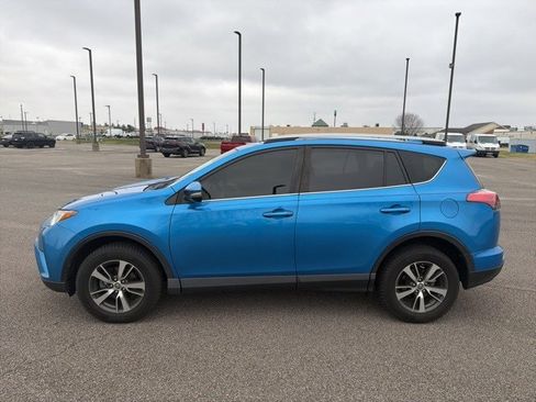 Used 2018 Toyota RAV4 XLE image 3