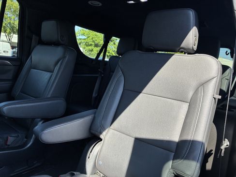 Used 2023 Chevrolet Suburban LT RWD image 13