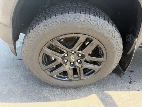 Used 2024 Chevrolet Colorado Trail Boss w/ Technology Package AWD/4WD image 6