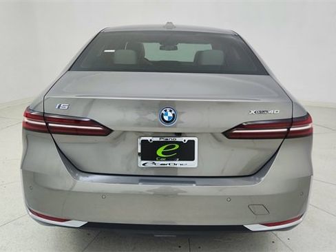 Used 2025 BMW i5 xDrive40 image 5