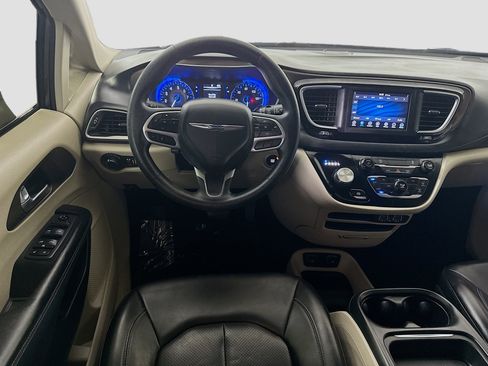 Used 2021 Chrysler Voyager Lxi FWD image 17