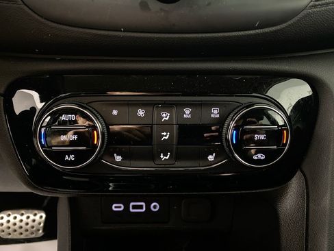 Certified 2023 Buick Encore GX Select w/ Sport Touring Package FWD image 18