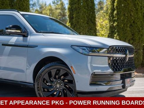 Used 2025 Lincoln Navigator Reserve w/ Jet Appearance Package AWD/4WD image 7