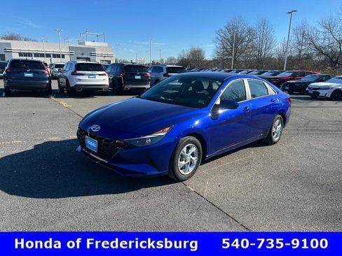 Used 2023 Hyundai Elantra SE w/ Preferred Accessory Package image 2