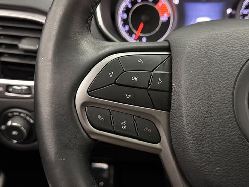 Used 2019 Jeep Cherokee Limited w/ Technology Group FWD image 24