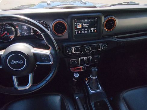 Used 2021 Jeep Gladiator Mojave w/ Cold Weather Group image 22