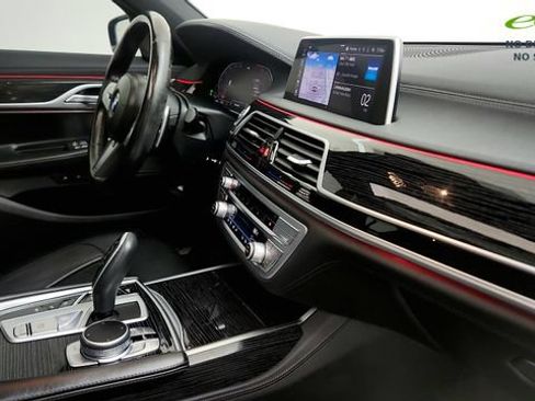Used 2022 BMW 750i xDrive w/ M Sport Package AWD/4WD image 31