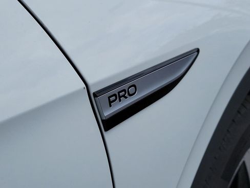 Used 2024 Volkswagen ID.4 Pro RWD image 6