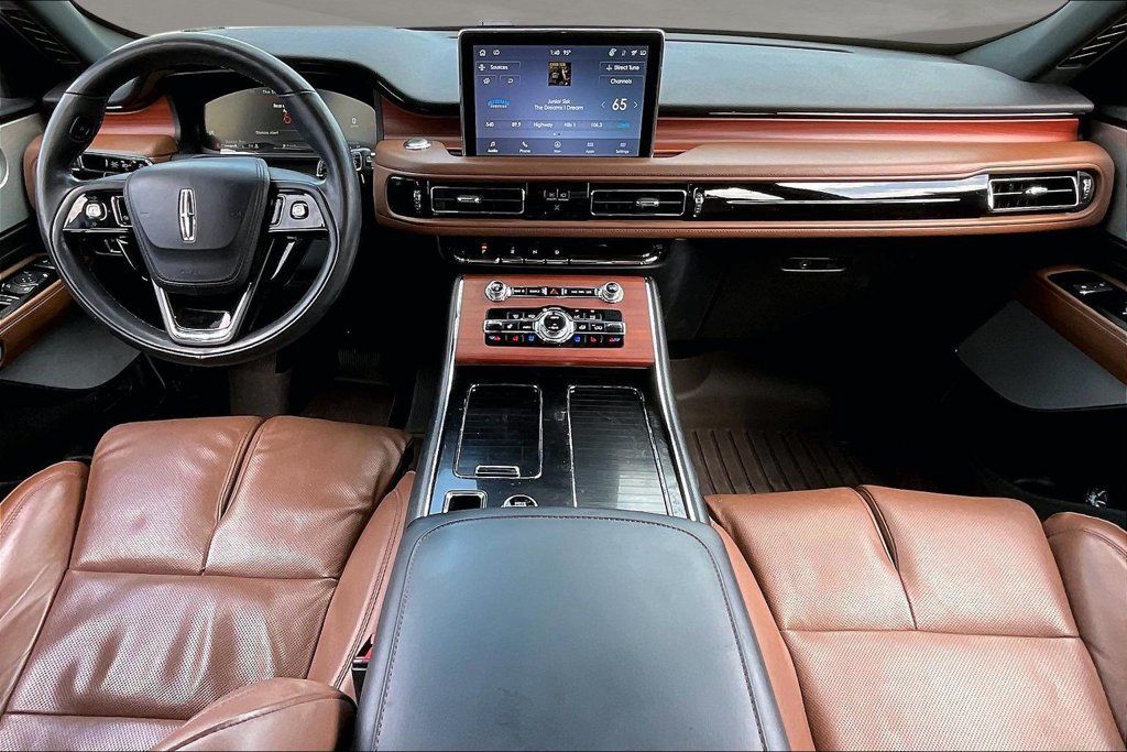 Used 2023 Lincoln Aviator Reserve w/ Equipment Group 201A AWD/4WD image 7