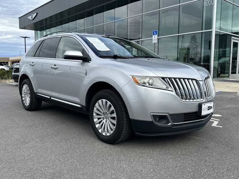 Used 2012 Lincoln MKX FWD w/ Class II Trailer Tow Pkg image 2
