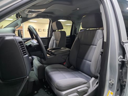 Used 2019 Chevrolet Silverado 1500 Custom w/ Custom Convenience Package image 15