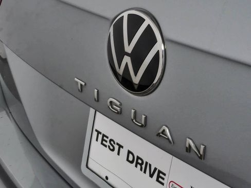 Certified 2023 Volkswagen Tiguan SE FWD image 33
