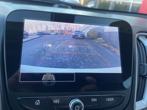 Used 2022 Chevrolet Malibu LT image 14