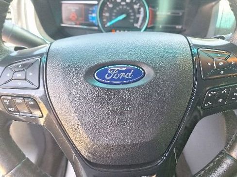 Used 2017 Ford Explorer XLT w/ Equipment Group 202A AWD/4WD image 11
