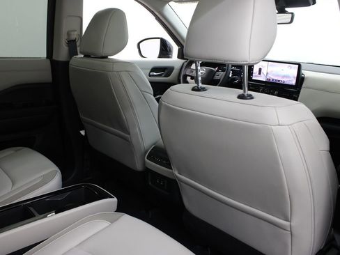 New 2026 Nissan Pathfinder SL w/ SL Premium Package FWD image 20