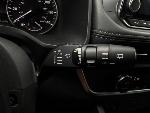 Used 2025 Nissan Rogue SV FWD image 39