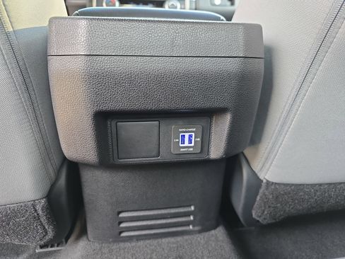 Used 2025 Toyota Tacoma SR5 AWD/4WD image 15