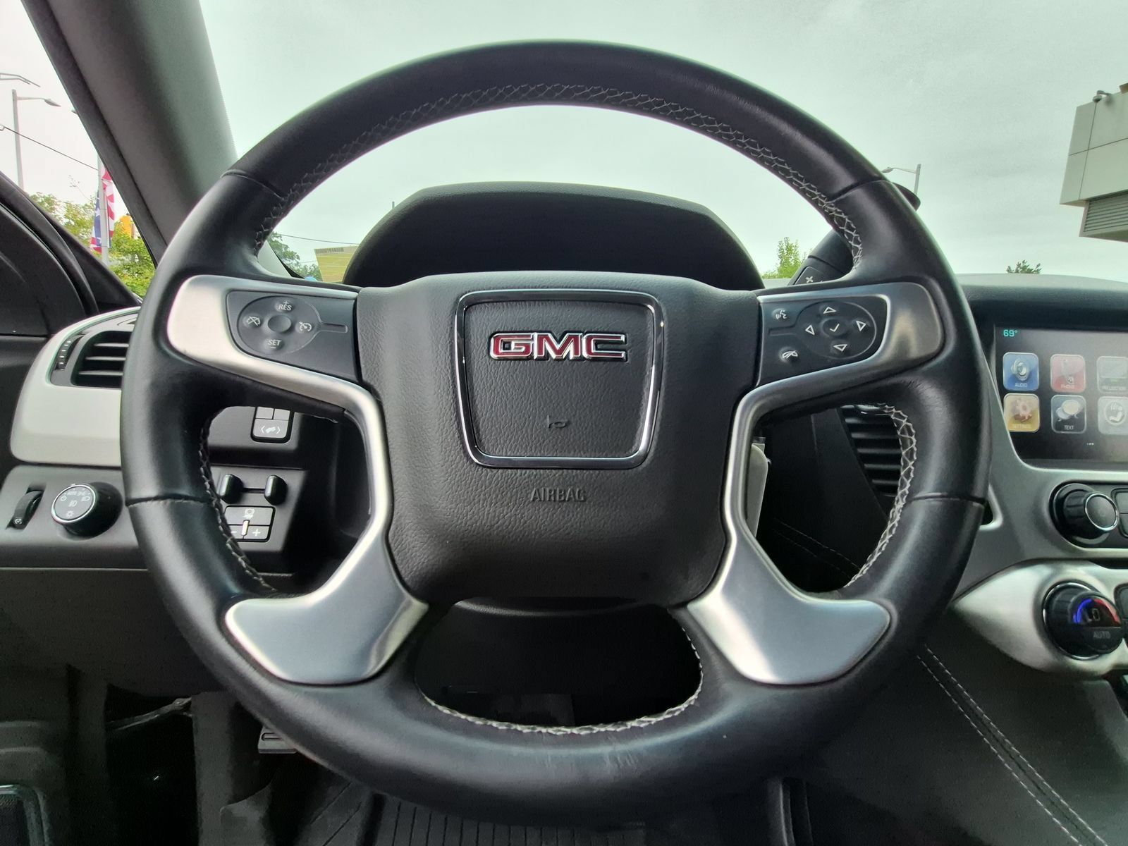 Used 2018 GMC Yukon SLE w/ SLE Value Package AWD/4WD image 22