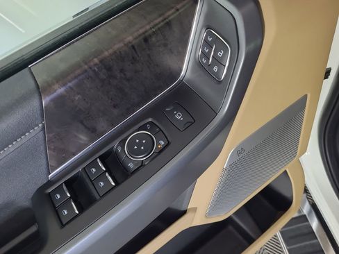 Used 2025 Ford F350 Lariat w/ Chrome Package image 19