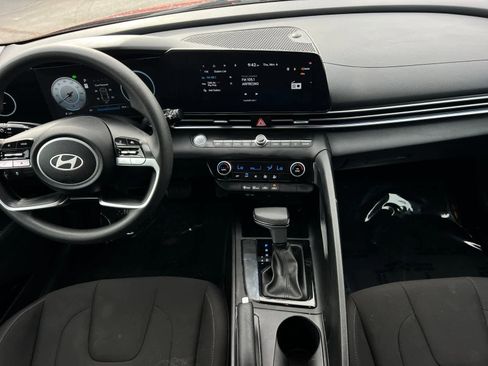 Certified 2024 Hyundai Elantra SEL image 3