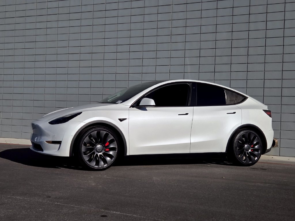 Used 2022 Tesla Model Y Performance AWD/4WD image 2