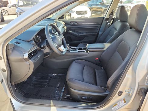 Used 2024 Nissan Altima 2.5 SV image 11
