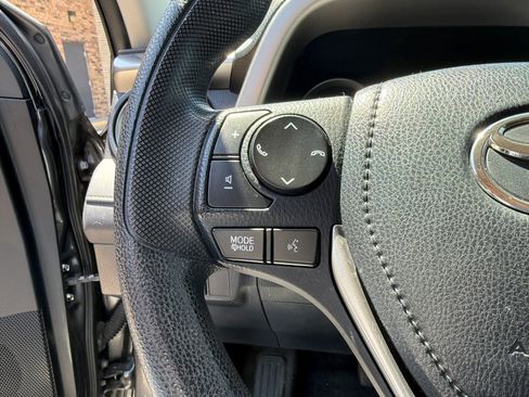 Used 2018 Toyota RAV4 LE FWD image 20