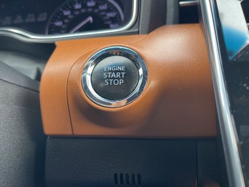 Used 2019 Toyota Avalon Limited image 13