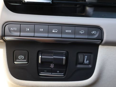 Certified 2023 Cadillac Escalade Premium Luxury Platinum w/ LPO, Radiant Package image 25