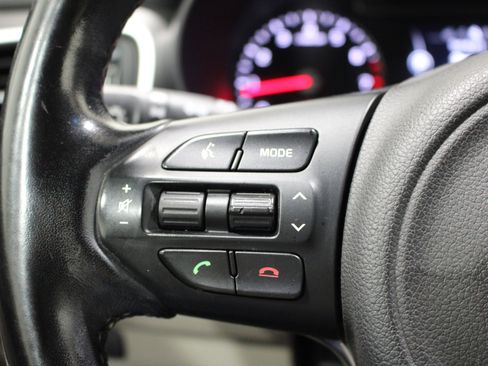 Used 2018 Kia Sorento FWD image 11