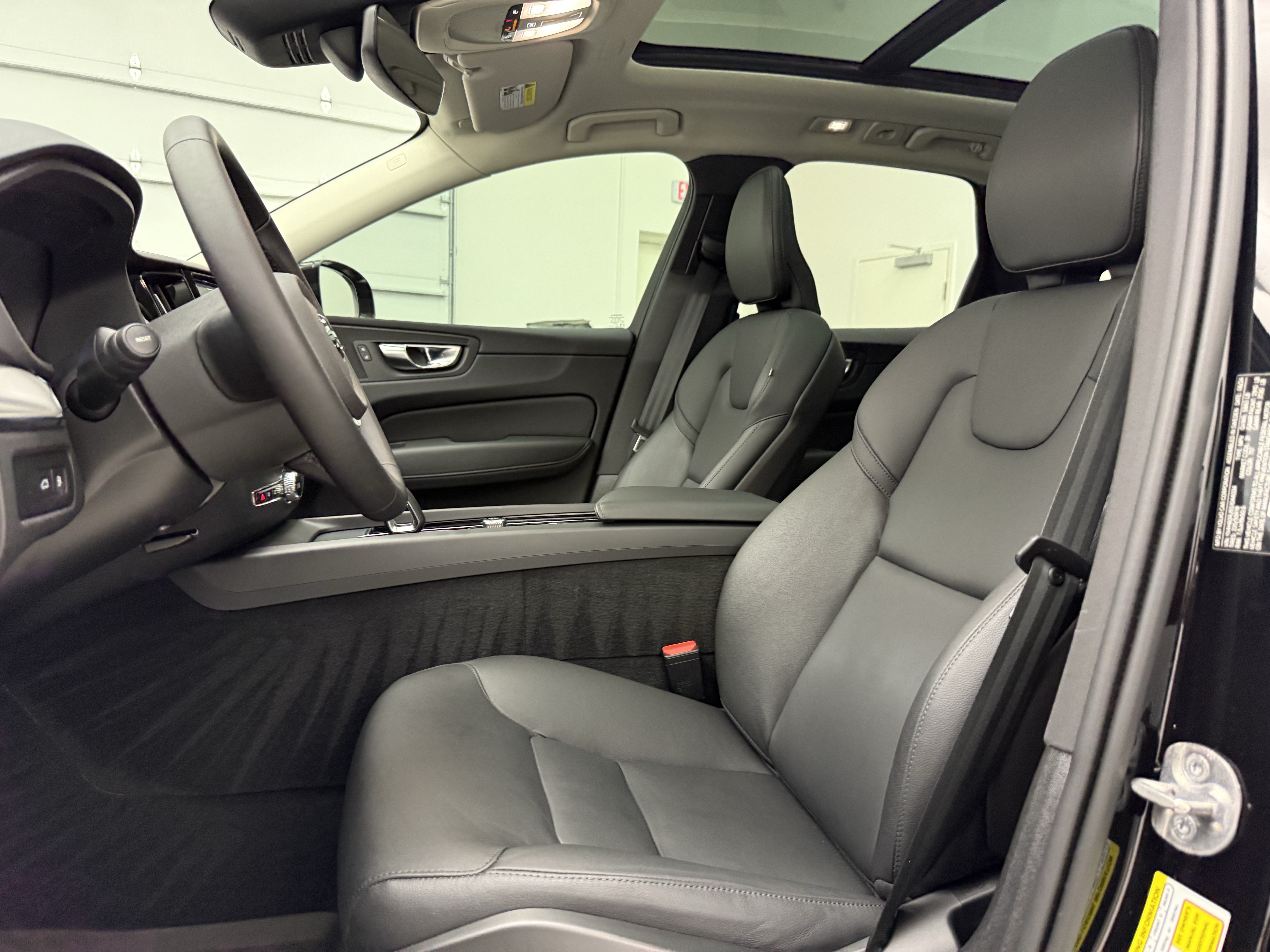 Certified 2025 Volvo XC60 T8 Core w/ Protection Package Premier AWD/4WD image 12
