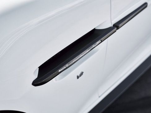 Used 2017 Aston Martin Vanquish S image 12