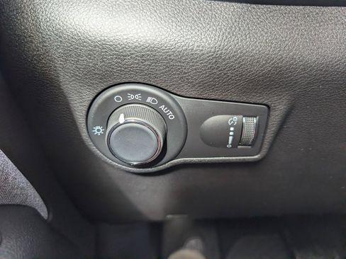 Used 2024 Jeep Compass Sport image 31