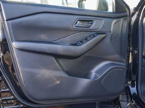 Used 2025 Nissan Rogue S image 21