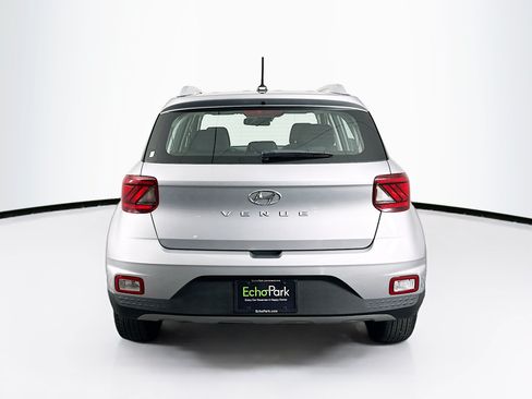 Used 2025 Hyundai Venue SEL FWD image 7