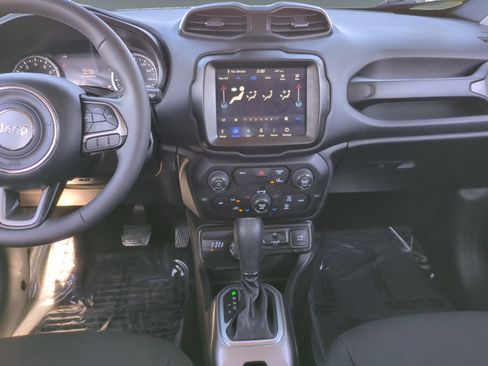Used 2022 Jeep Renegade Latitude image 11