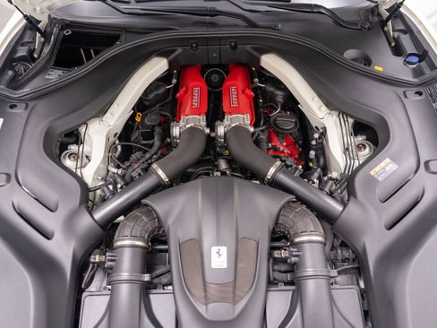 Used 2019 Ferrari Portofino RWD image 12