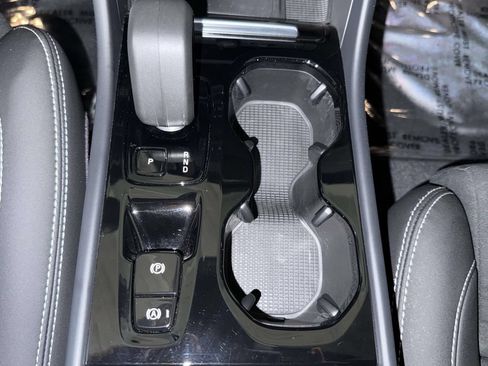 Used 2024 Volvo XC40 B5 Plus AWD/4WD image 23