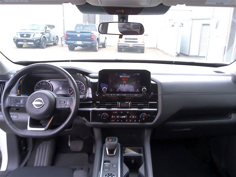 Used 2025 Nissan Pathfinder SV AWD/4WD image 11