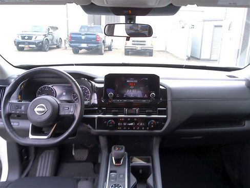 Used 2025 Nissan Pathfinder SV AWD/4WD image 11