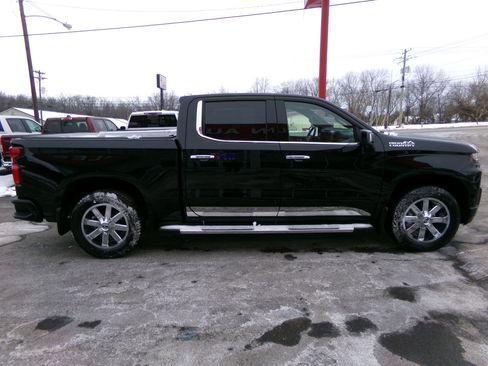 Used 2021 Chevrolet Silverado 1500 High Country w/ Technology Package image 2