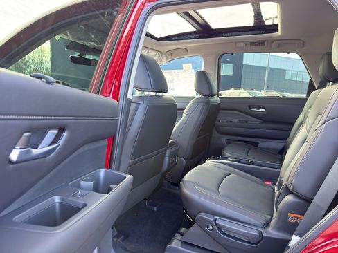 New 2026 Nissan Pathfinder SL image 31