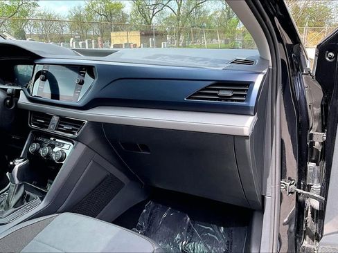 Used 2024 Volkswagen Taos SE image 15