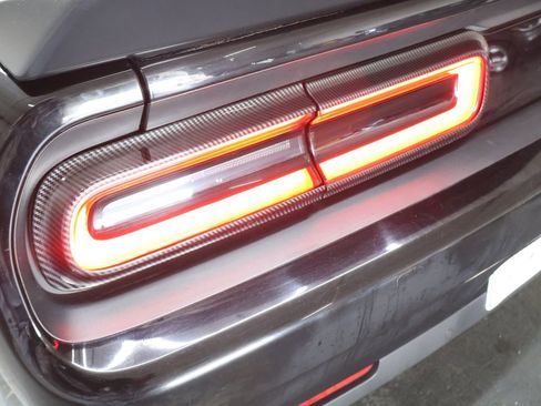 Used 2018 Dodge Challenger SRT Hellcat RWD image 27