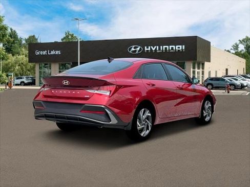 New 2025 Hyundai Elantra SEL image 8